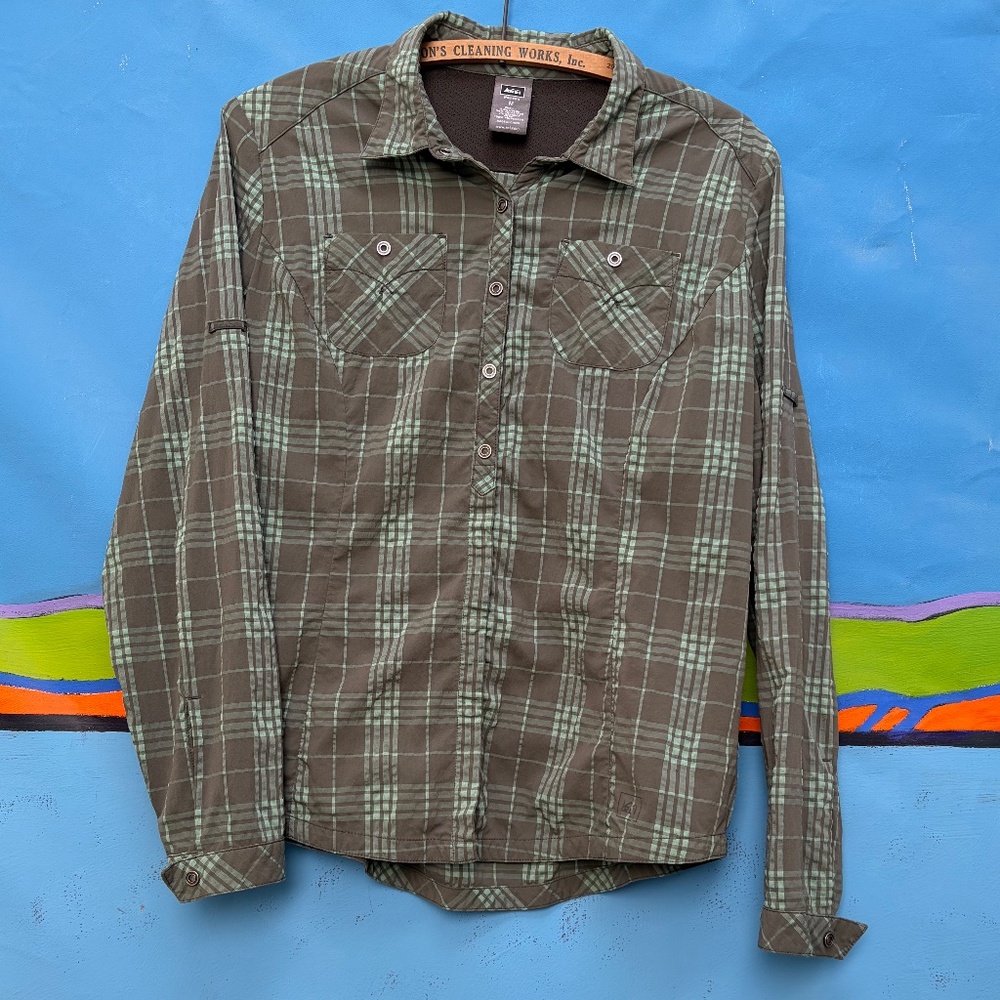 REI ventilated, snap-front shirt / blouse